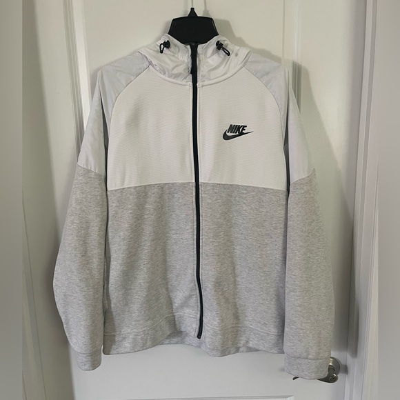 Nike Other - Men’s Nike full zip jacket with hood and zip pockets